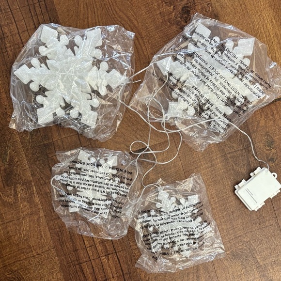 NWT lighted hanging snowflakes Christmas Xmas battery operated - Picture 6 of 8